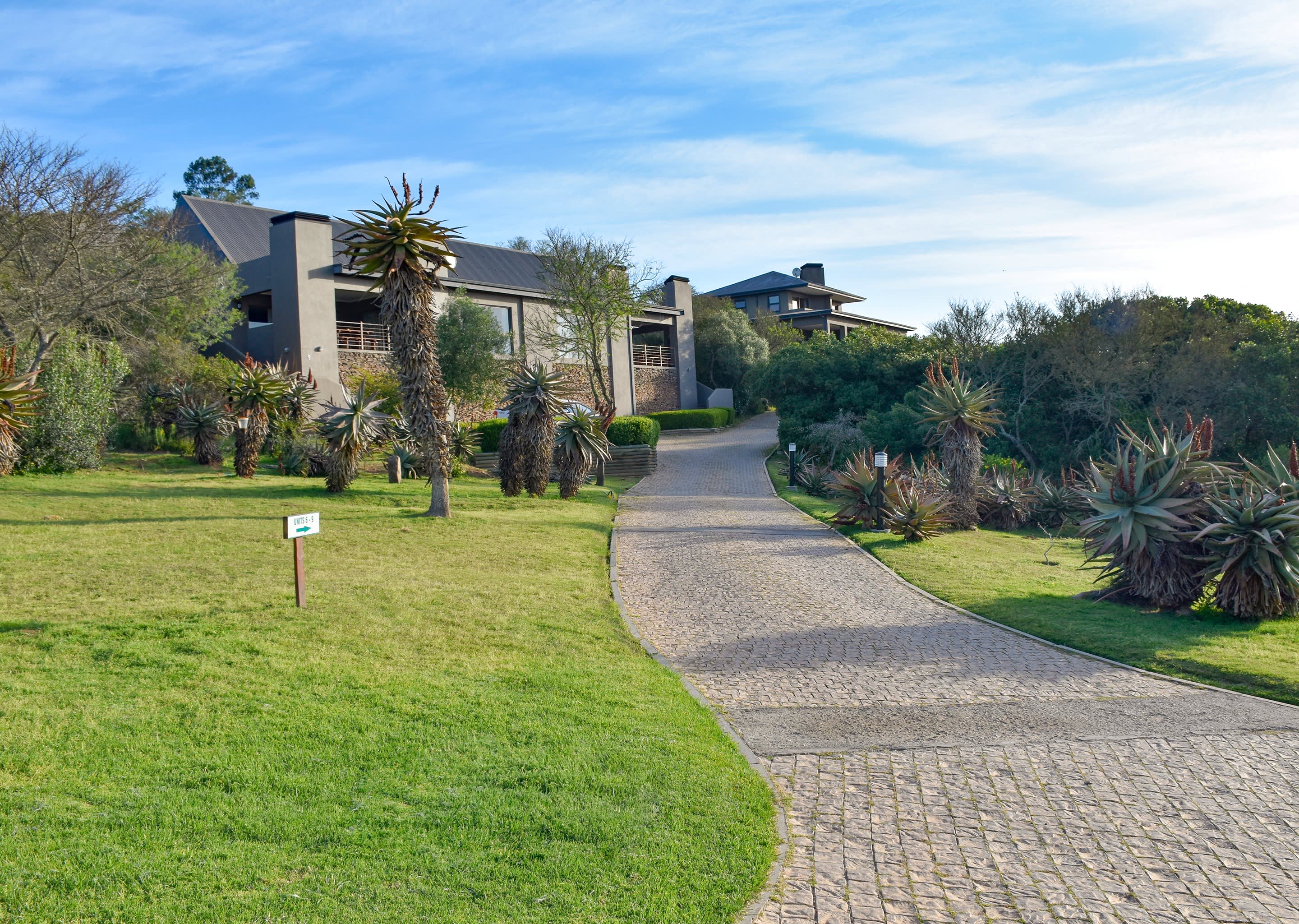 STONEHILL RIVER LODGE, Swellendam - Self Catering Stays in a 2/4 Bedroom Villa!