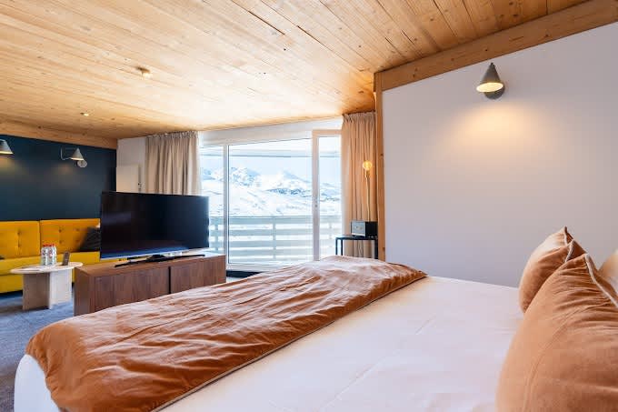 4 * Fahrenheit 7 Hotel in Val Thorens, French Alps: 1 Week for 2 + Ski Passes from only R31 659pps!