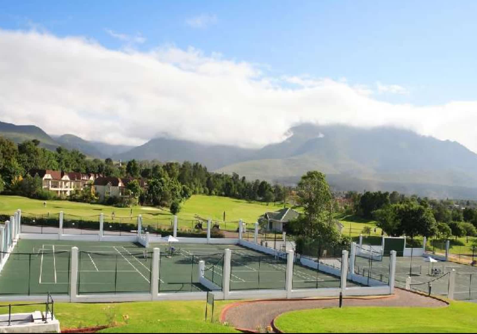 FANCOURT HOTEL: 1 Night Classic OR Luxury Stay for 2 + Breakfast From Only R1 599 per person per Night! 