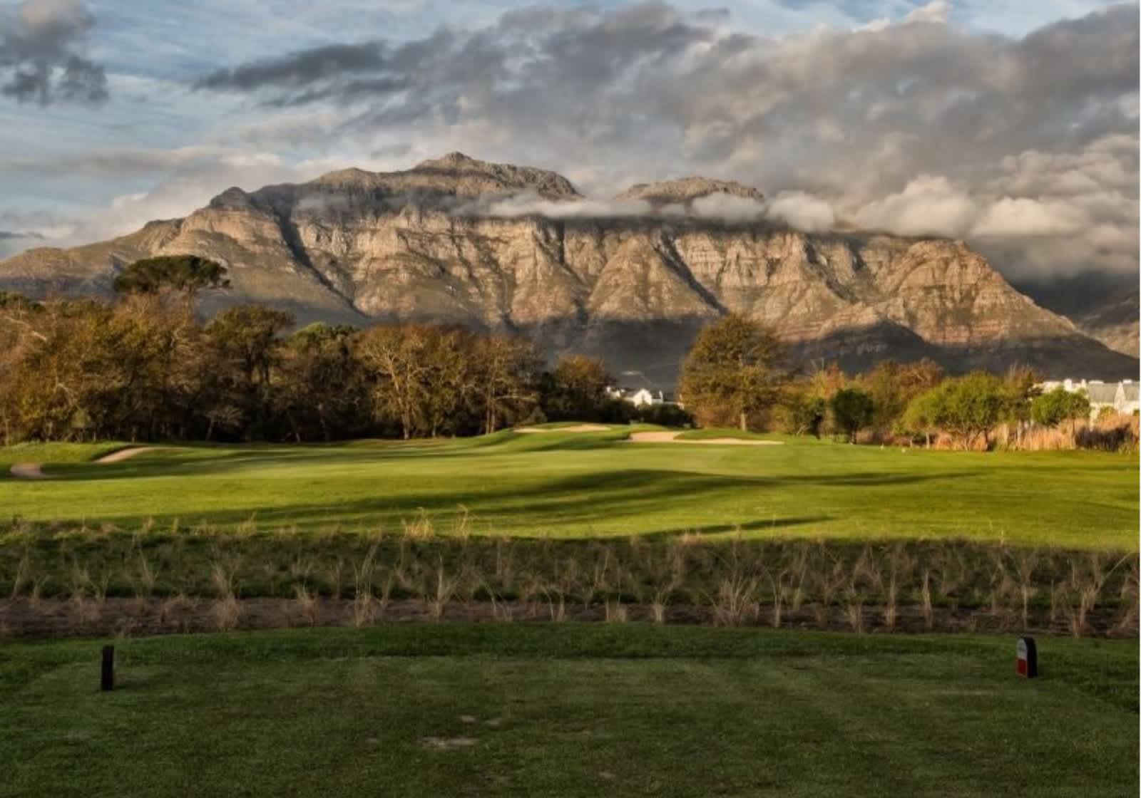 SEPTEMBER SPECIAL at De Zalze Lodge, Cape Winelands: 1 Night Stay for 2 + 1 Round of Golf each for ONLY R895 Per Person Sharing!