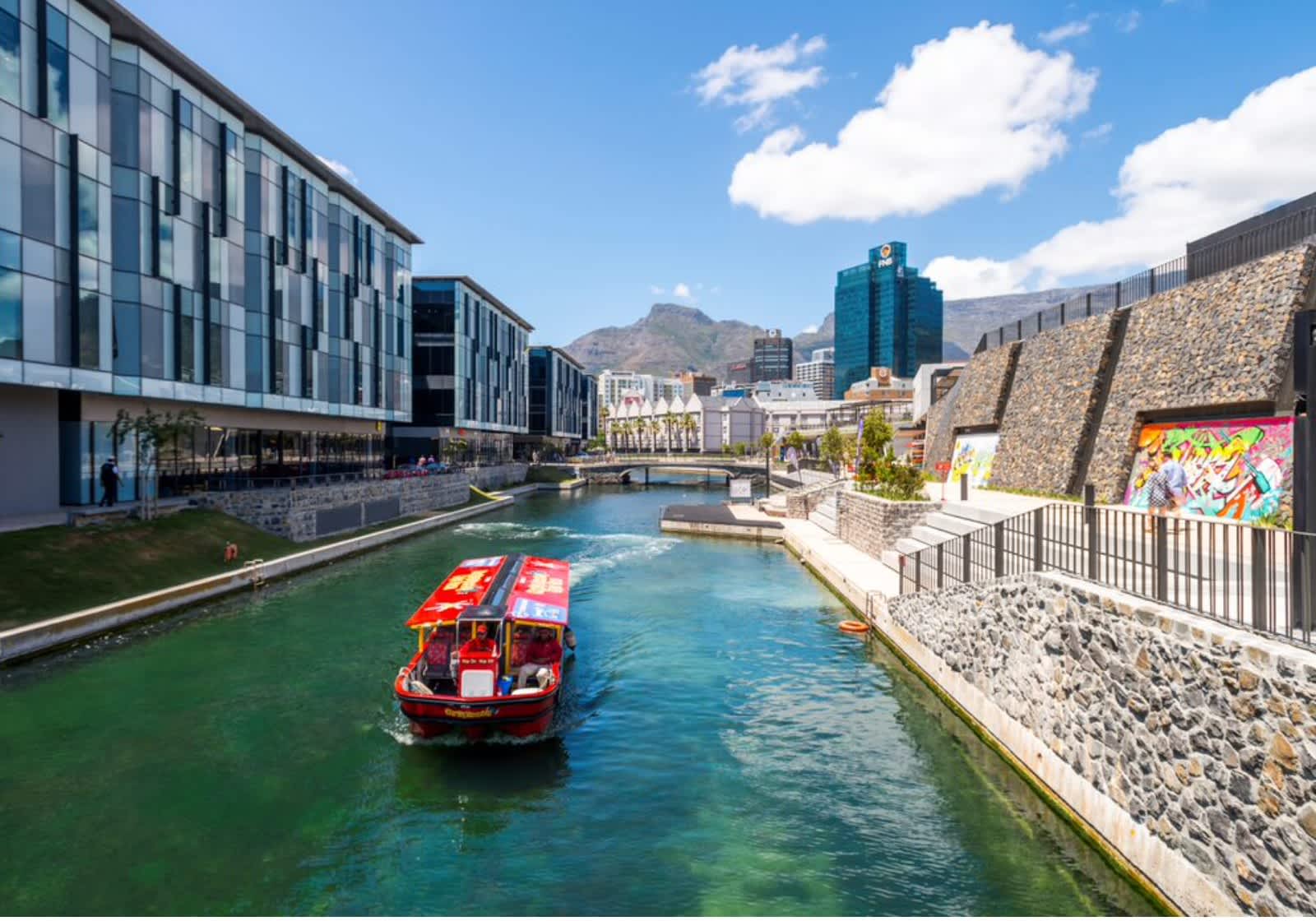 The Harbour Bridge Hotel & Suites - Prime Location Cape Town, 1 Night Stay for 2 + Breakfast from R1 945.99 per Night!