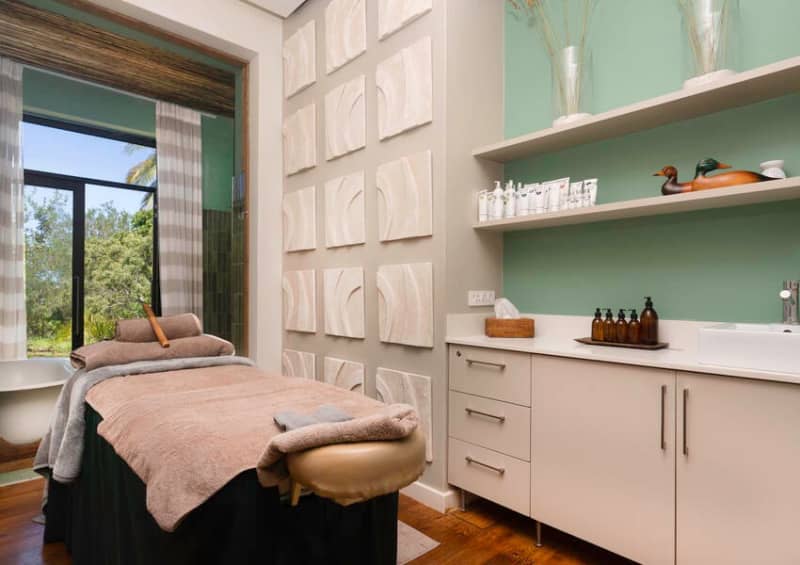 PEZULA NATURE RETREAT: 1  Night stay for 2 in a Nature Large Suite with a Wood Fired Hot Tub including Dinner, Bed & Breakfast + 18 Holes with shared cart
