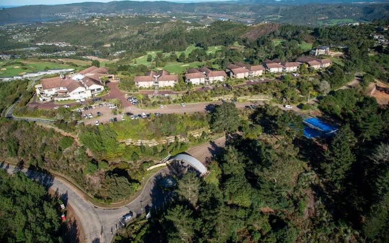 Simola Hotel Country Club & Spa: 1 Night stay in a 1 Bedroom Luxury Suite for 2 Sharing B&B PLUS 2 Ball + shared cart!