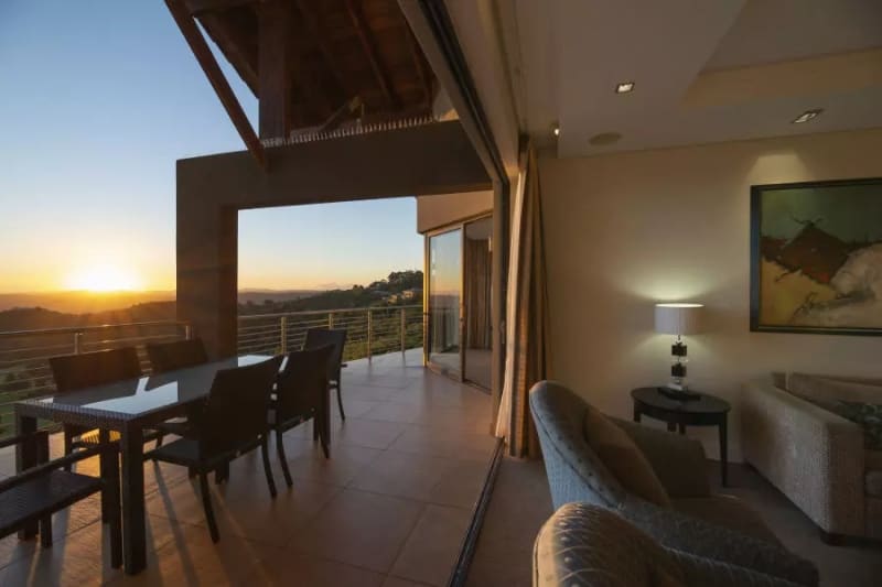 Simola Hotel Country Club & Spa: 1 Night stay in a 1 Bedroom Luxury Suite for 2 Sharing B&B PLUS 2 Ball + shared cart!