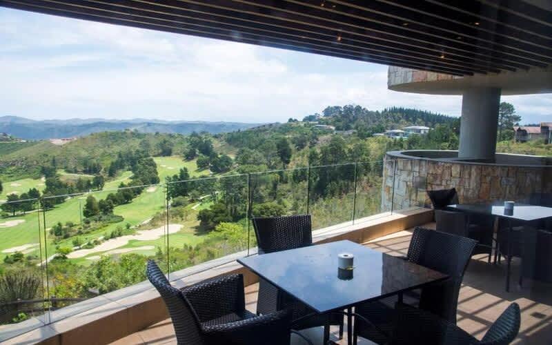 Simola Hotel Country Club & Spa: 2 night Flook Stay & Play Special for 4 golfers in a 2 Bedroom Executive Suite + Breakfasts + 1 round at Simola + 1 round at Pezula for less than R4 315 pp!