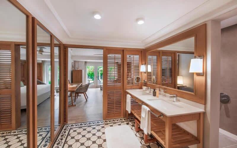 Golf Escape at 5* Sugar Beach Mauritius: 7 Nights + Flights + Breakfast + Dinner + Complimentary Green Fees at Ile Aux Cerfs & Tamarina Bay from only R39 100 PP Sharing 