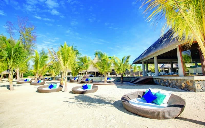 Flash Sale! All-Inclusive Golf Holiday at 5* Heritage Awali Resort: 5 Nights + Flights + Green Fees at Le Chateau Golf Course from only R27 525 Per Person Sharing