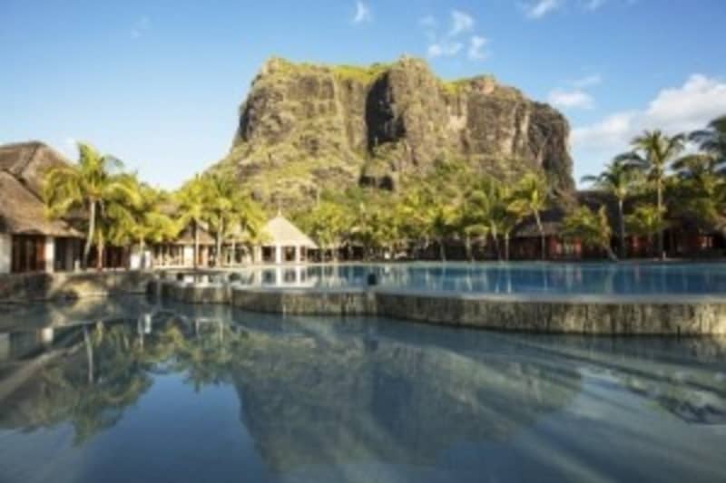 Flook Friday Dream Deal for Family of 4 to Mauritius: 5 Night Play &amp; Stay at 5* Dinarobin Beachcomber Golf Resort &amp; Spa + Flights + Breakfast + Dinner from less than R20 999 Per Person