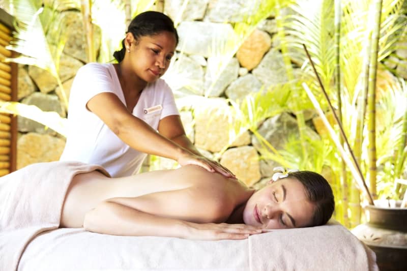 Flook Friday Dream Deal for Family of 4 to Mauritius: 5 Night Play & Stay at 5* Dinarobin Beachcomber Golf Resort & Spa + Flights + Breakfast + Dinner from less than R20 999 Per Person