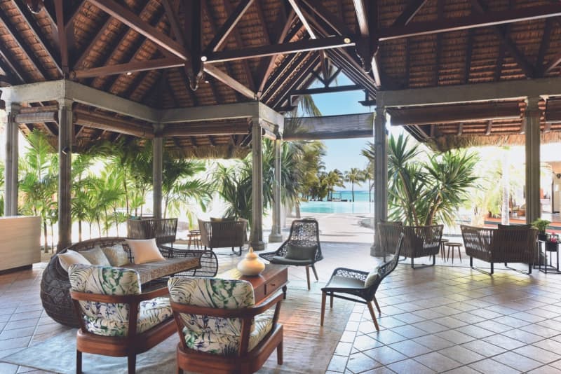 Flook Friday Dream Deal for Family of 4 to Mauritius: 5 Night Play & Stay at 5* Dinarobin Beachcomber Golf Resort & Spa + Flights + Breakfast + Dinner from less than R20 999 Per Person