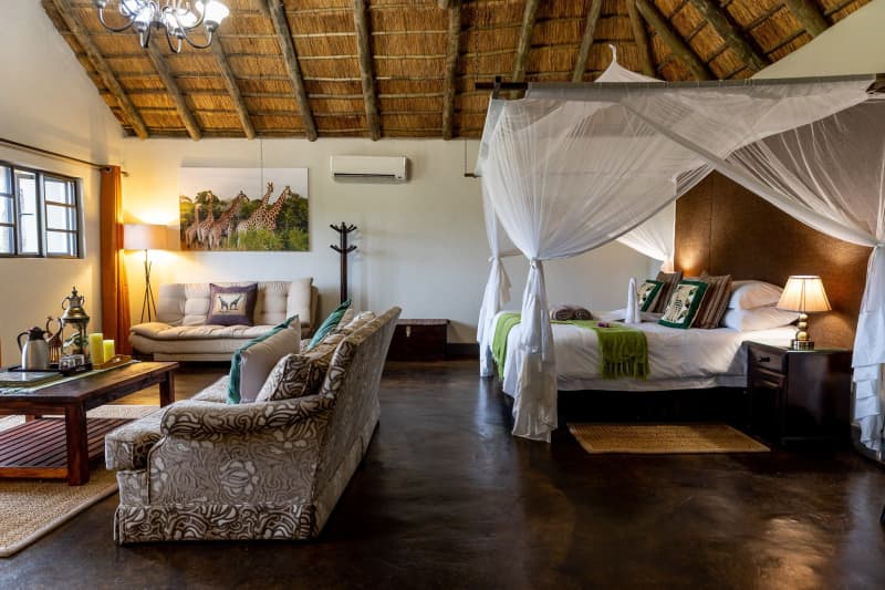 Umkumbe Safari Lodge Riverside 2026: Sabi Sands, Kruger - 1 Night Stay +  All Meals & Game Drives + Bush Walks & more for R5 799,99 pp/ p night