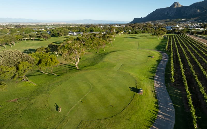 The Flook Steenberg Experience - 18 Holes + Halfway House + Steenberg Tux Towel + Bottle of Steenberg Wine