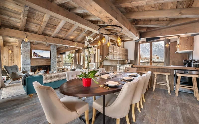 Luxury Duplex 4 Bedroom Apartment in Val D'Isere France: 1 week for up to 6 adults and 4 children from only R196 449