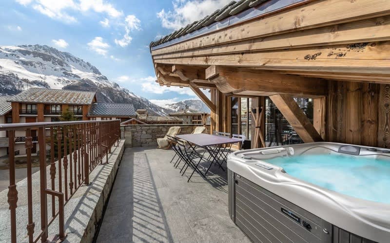 Luxury Duplex 4 Bedroom Apartment in Val D'Isere France: 1 week for up to 6 adults and 4 children from only R196 449