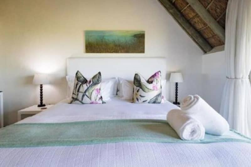 St Francis Links Golf Tour: 2 Night stay for 2 at St Francis Golf Lodge + Breakfasts + 2 Rounds on St Francis Links + Carts + 1 Round with Carts at Humewood Golf Club
