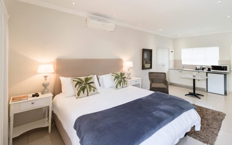 Webersburg Wine Estate – 2 Night Stay for up to Six Golfers – 1 to 3 Bedroom Luxury Rooms Available + 18 Holes with a Cart at Erinvale Golf Club from R1 771 pp sharing per night!