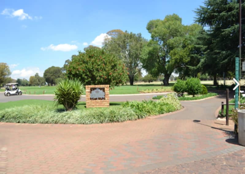 Royal Oak Country Club: 4-Ball Only R699!  Extended to end July!