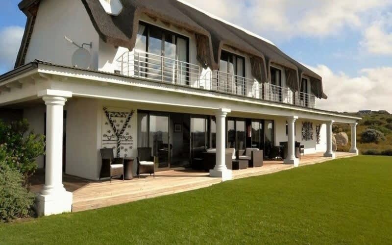 St Francis Links Golf Tour: 3 Nights at St Francis Golf Lodge + Breakfasts + 3 Rounds + Carts - only R8 989 pp sharing! 