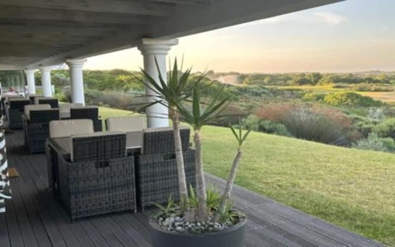 St Francis Links Golf Tour: 3 Nights at St Francis Golf Lodge + Breakfasts + 3 Rounds + Carts - only R8 989 pp sharing!