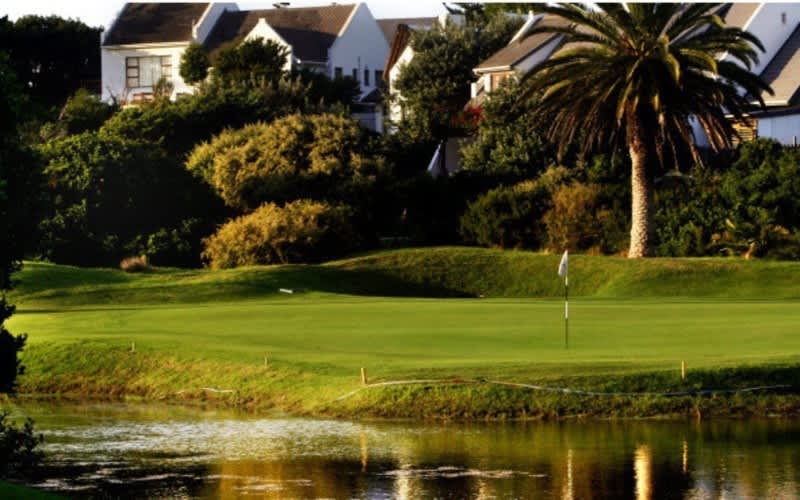 St Francis Links Golf Tour: 3 Nights at St Francis Golf Lodge + Breakfasts + 3 Rounds + Carts - only R8 989 pp sharing!