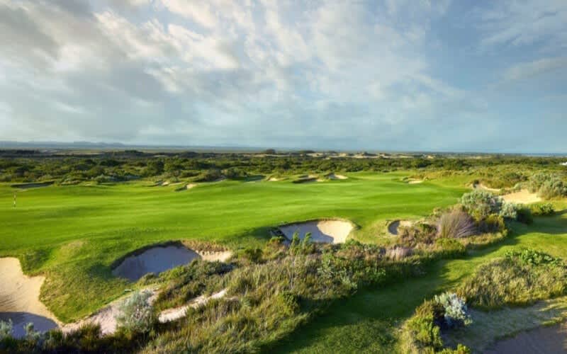 St Francis Links Golf Tour: 3 Nights at St Francis Golf Lodge + Breakfasts + 3 Rounds + Carts - only R8 989 pp sharing!