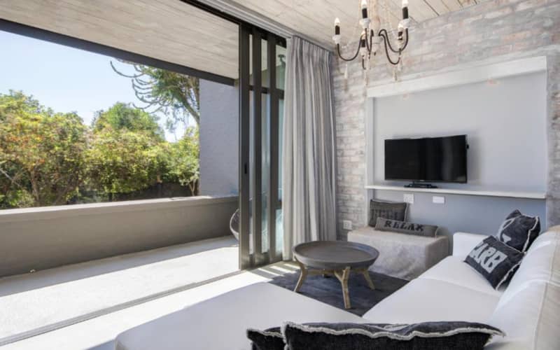 Kenton On Sea, The House Quarters 1 Night Luxury Stay for 2/4 people + Breakfast from less than R879 pp / night!