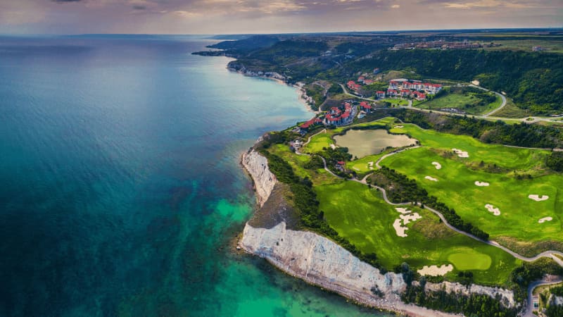 Pezula Villa Special: 1 Night Stay in 2 Bedroom Golf Villa for 2 + 2-Ball at Pezula + 2 Ball at Simola with Shared Cartfor less than R3 520pp!