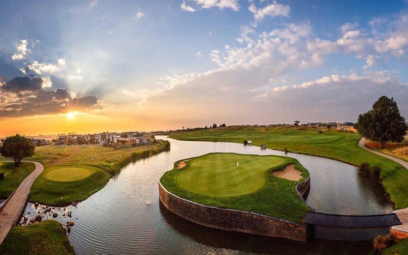 3 Day VIP JHB Golf Tour for 4 people! Stay at the Luxurious Southern Sun Sandton - play Royal JHB East &amp; West + the Jack Nicklaus Signature Golf Course at Serengeti Estates!
