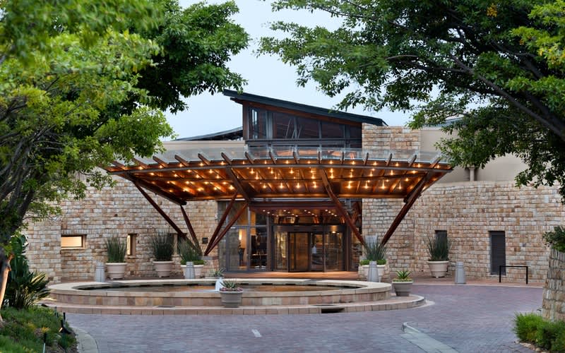 Arabella Hotel, Golf & Spa Stay & Play Special: 1 Night in Luxury for 2 PLUS 2-Ball + Cart + Breakfast for only R4 899!
