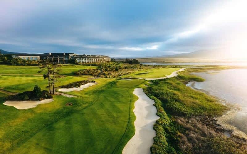 Arabella Hotel, Golf &amp; Spa Stay &amp; Play Special: 1 Night in Luxury for 2 PLUS 2-Ball + Cart + Breakfast for only R4 899!