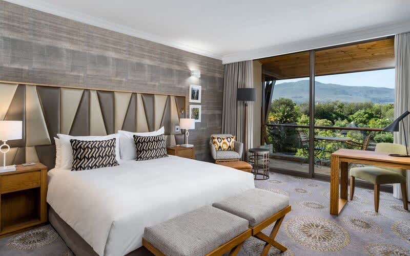 Arabella Hotel Indulgence Special! Stay, Dine & Spa: 1 Night for 2 + Dinner at Jamani to value of R900 + Breakfast for only R4 199!