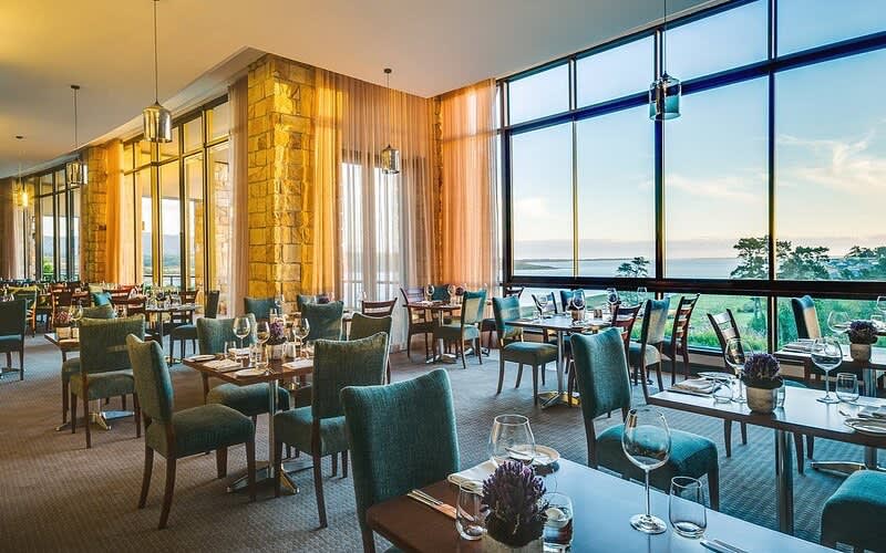 Arabella Hotel Indulgence Special! Stay, Dine & Spa: 1 Night for 2 + Dinner at Jamani to value of R900 + Breakfast for only R4 199!