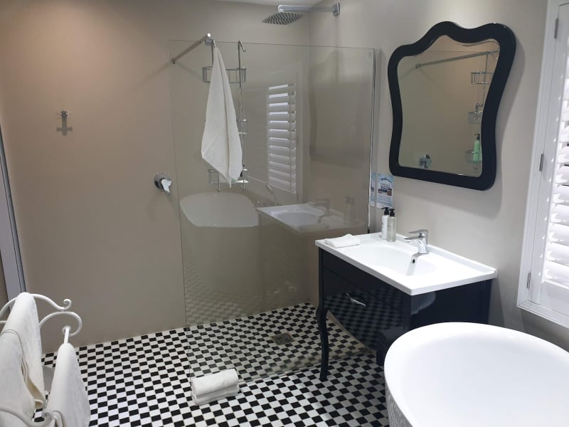 On the Beach Guesthouse & Suites, Jeffreys Bay – 1 night, 2 Pax, Guesthouse Room – from R2 529
