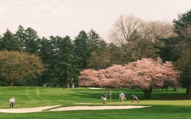 USA 8 Man Golf Tour - Kentucky Bluegrass Golf Trail - Bourbon & Birdies: 7 Nights + Golf on 4 Championship Courses + Private Transfers + 4 Bourbon Distillery Experiences and a Thorougbred Racing Experience