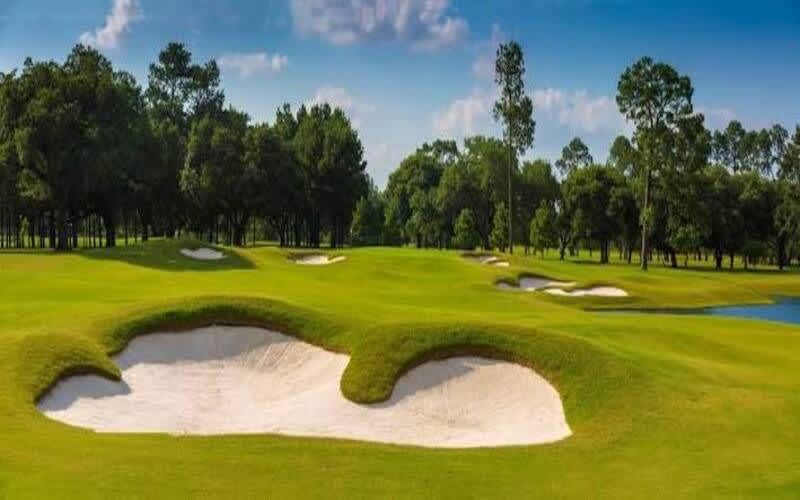 USA 8 Man Golf Tour - Kentucky Bluegrass Golf Trail - Bourbon & Birdies: 7 Nights + Golf on 4 Championship Courses + Private Transfers + 4 Bourbon Distillery Experiences and a Thorougbred Racing Experience