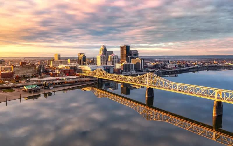 USA 8 Man Golf Tour - Kentucky Bluegrass Golf Trail - Bourbon &amp; Birdies: 7 Nights + Golf on 4 Championship Courses + Private Transfers + 4 Bourbon Distillery Experiences and a Thorougbred Racing Experience 