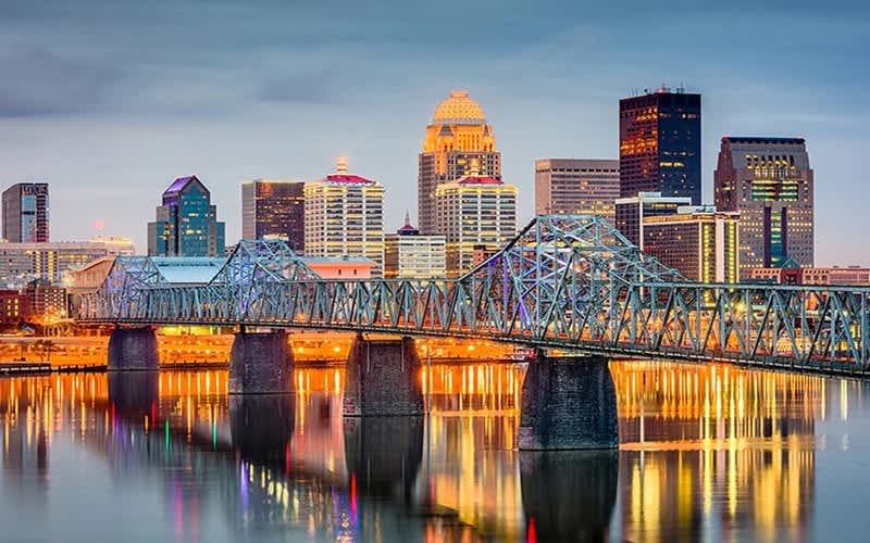 USA 8 Man Golf Tour - Kentucky Bluegrass Golf Trail - Bourbon & Birdies: 7 Nights + Golf on 4 Championship Courses + Private Transfers + 4 Bourbon Distillery Experiences and a Thorougbred Racing Experience
