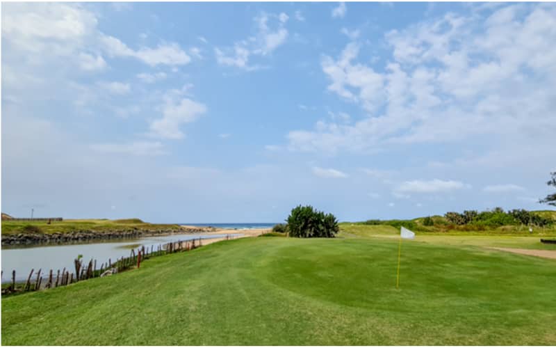 AMANZIMTOTI GOLF CLUB: 4 Ball Deal & Carts for just R1 429,99