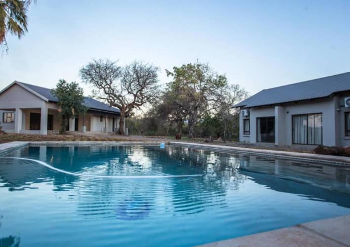 4* HAMILTONS LODGE - 500m from Leopard Creek - 1 Night  Stay for 2 + Breakfast for only  R2 649,99 Per Night!