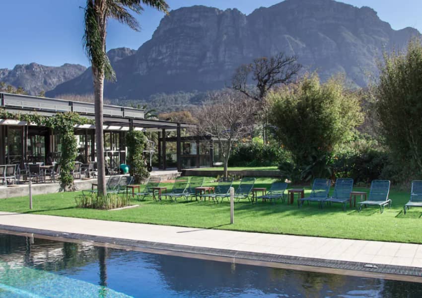 THE VINEYARD HOTEL- Cape Town - 2 Nights Luxury Stay For 2 + Breakfast From R4 599,99!