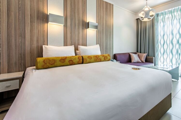 Sun City Cabanas Midweek Getaway: 1 Night Stay for TWO + 2-Ball at Gary Player CC + 2-Ball at Lost City GC + Carts + Halfway + Breakfast + Access to Valley of the Waves 