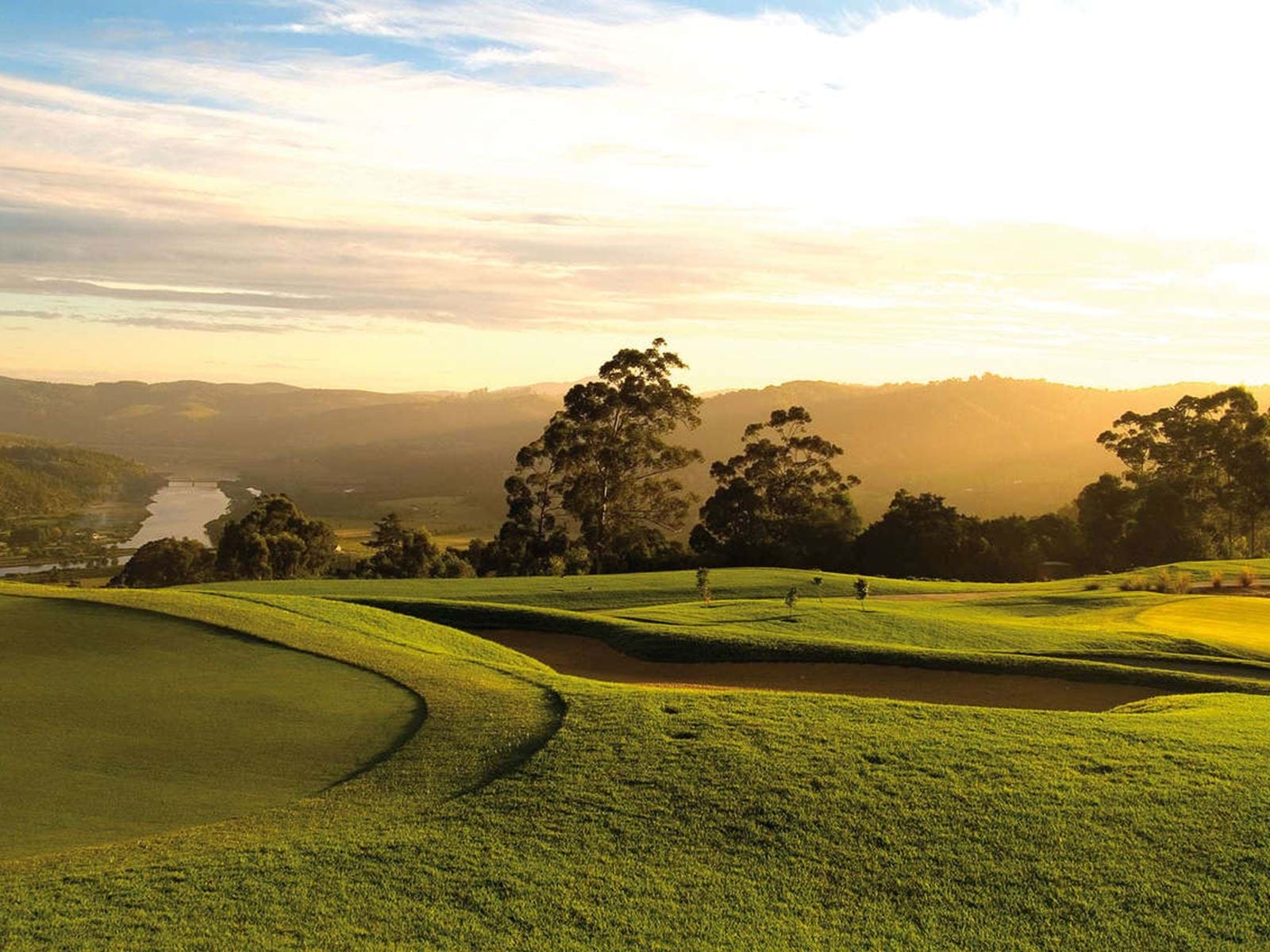Cloud 9 Estate, Knysna : Luxury 2 Night Stay in Manor house for 12 people sharing + 1 round at Simola GC + 1 Round at Pezula CC + 1 round at Knysna GC 