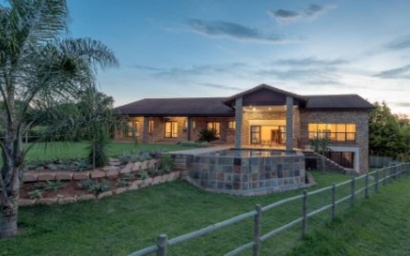 White River Golf Tour: 3 Nights Self-Catering Stay for 8 people + 1 Round at White River + 1 round at Skukuza + Shared Cart!
