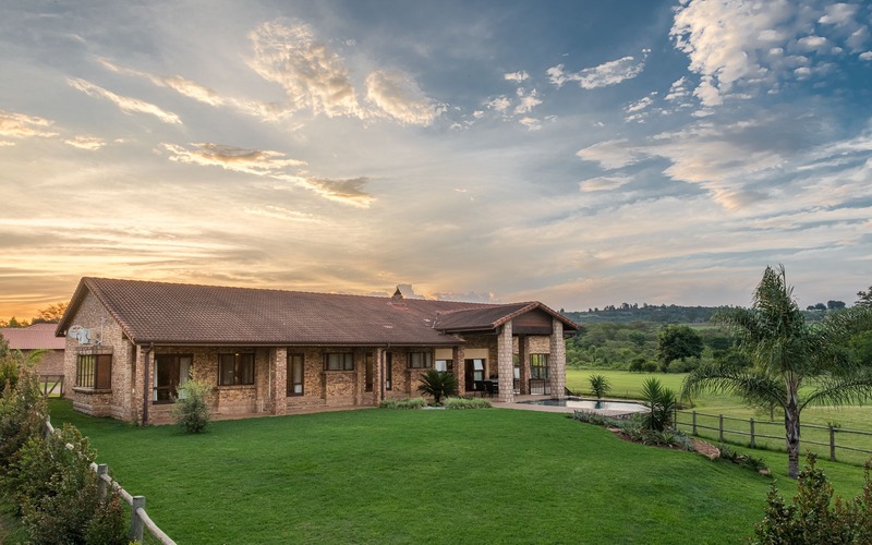 White River Golf Tour: 3 Nights Self-Catering Stay for 8 people + 1 Round at White River + 1 round at Skukuza + Shared Cart!