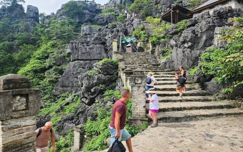 Northern & Central Vietnam Golf Tour: 8 Days, 4 Rounds & Ha Long Cruise Starting From R26 999 Per Person Sharing