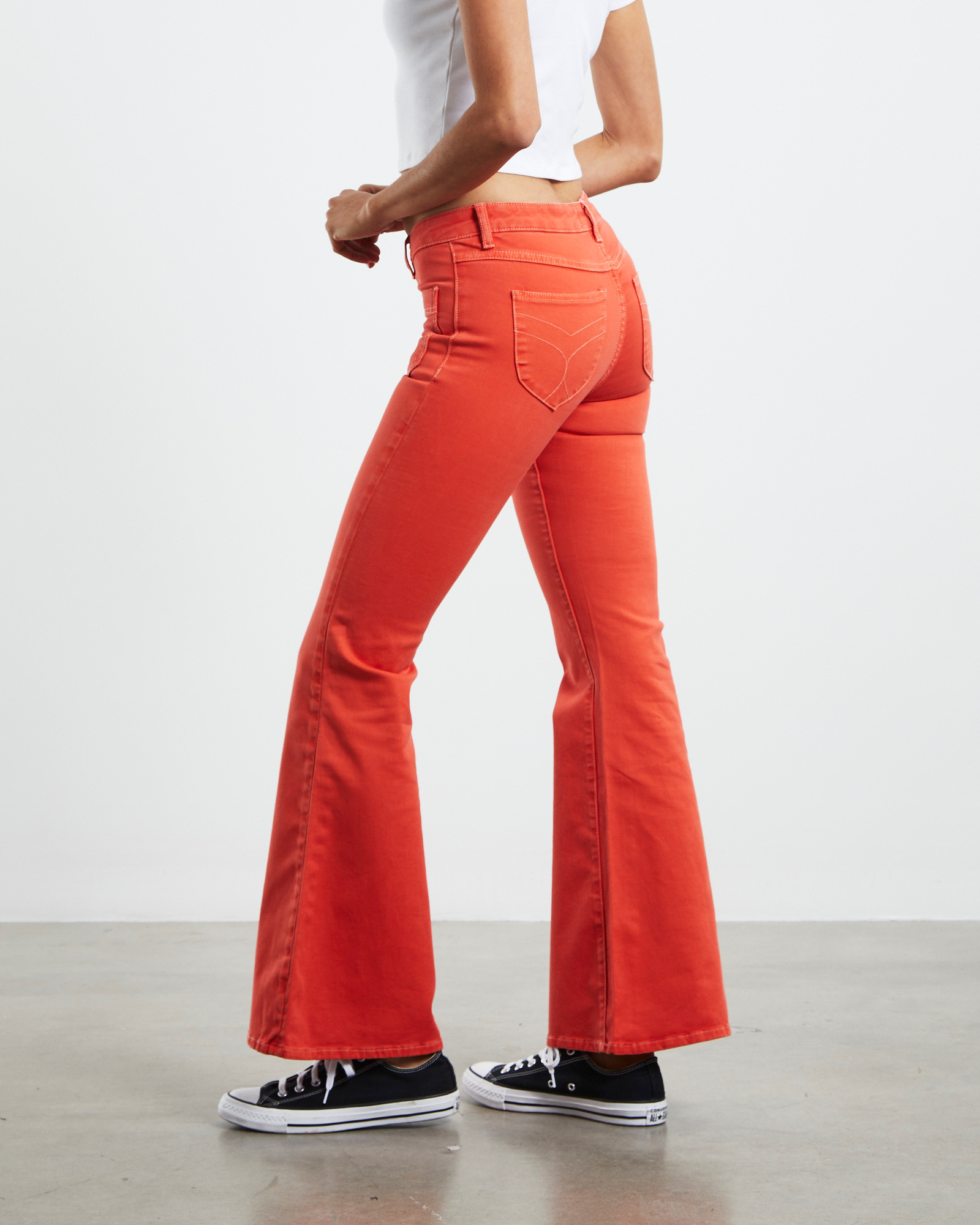 NEW ROLLAS Sailor Low Flare Jeans Scarlet Coral - Picture 4 of 37