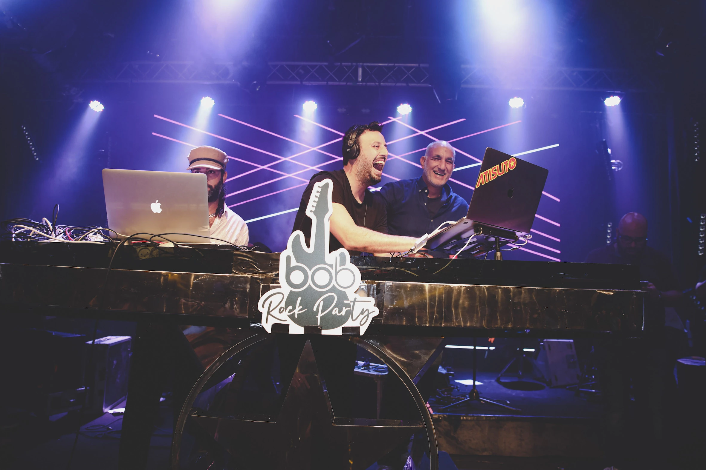 dj performance, live music atmosphere