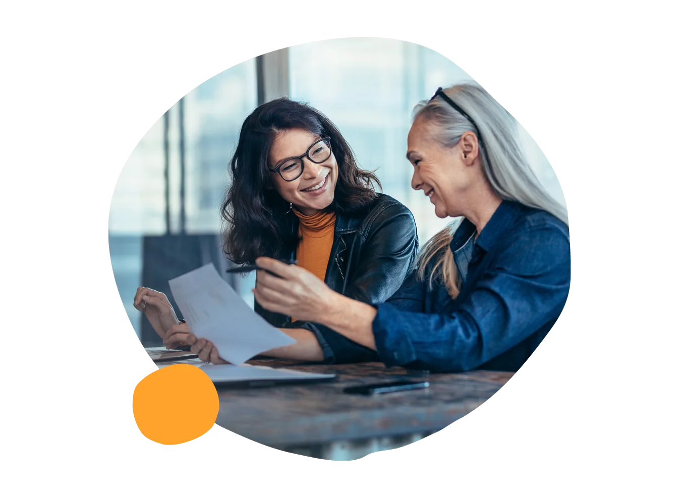 women-collaborating, business-meeting