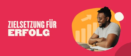 zielsetzung-fuer-erfolg, person-smiling-at-desk-with-growth-graph-illustration