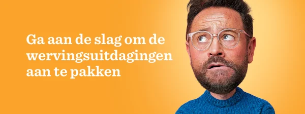 persoon met een bezorgde uitstraling en retro brillen, tekst over wervingsuitdagingen op oranje achtergrond, zorg over wervingsuitdagingen in een creatieve stijl